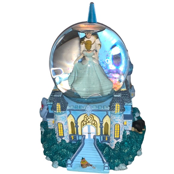Disney Cinderella “A Dream Is A Wish Your Heart Makes” Musical Light Snow Globe - Picture 5 of 6